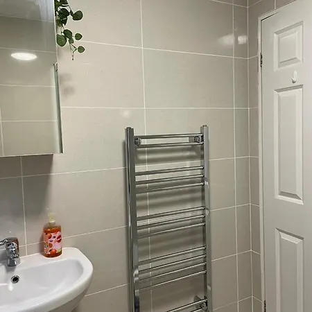 דירה Clarendon Luxury Gated