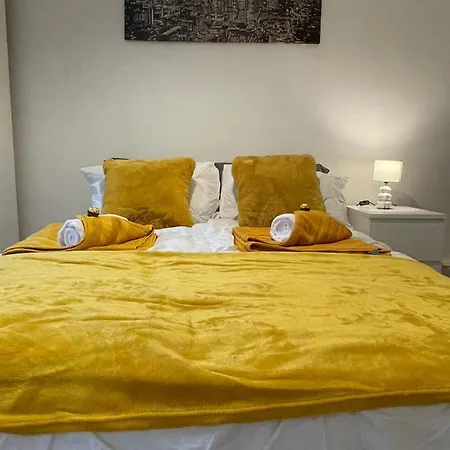 דירה Clarendon Luxury Gated *