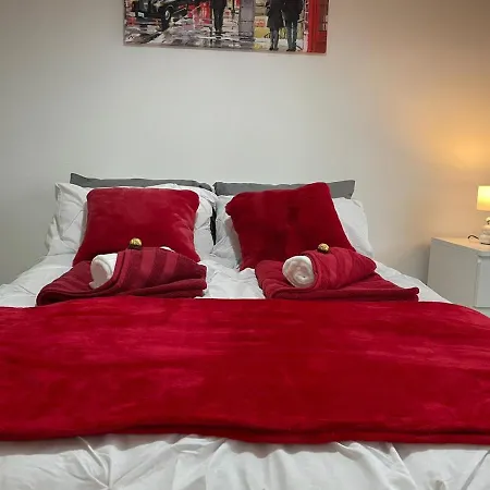 Clarendon Luxury Gated Leeds (West Yorkshire)