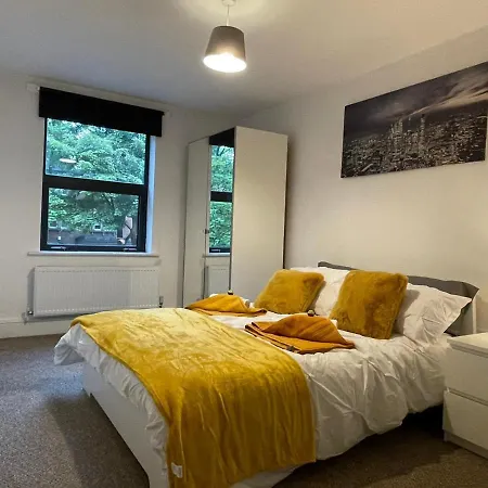 Clarendon Luxury Gated Leeds (West Yorkshire)
