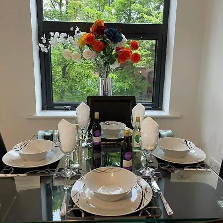 Clarendon Luxury Gated Leeds (West Yorkshire)