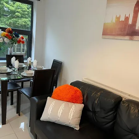 Clarendon Luxury Gated לידס
